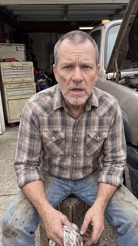 m15 08 gus garage.jpg