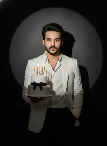 man Birthday Lighting 1782572401528.webp