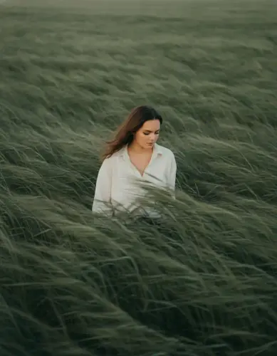 woman Movie Grassland 1782498641641.webp