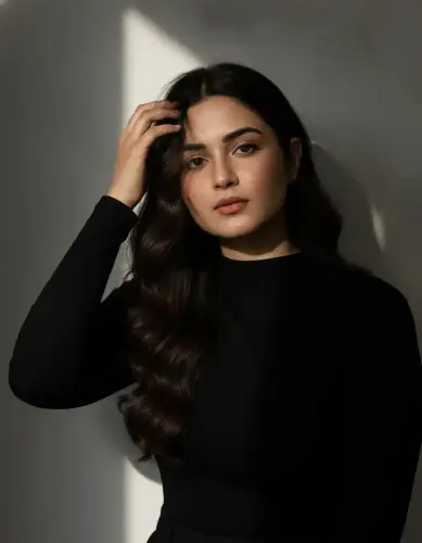 woman Studio Black 1782585233606.webp