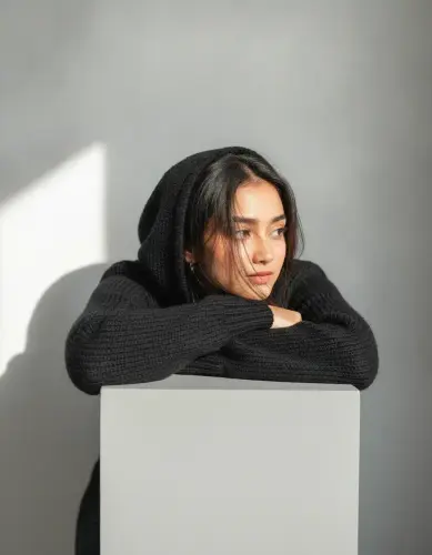 woman Studio Cuboid 1782585286963.webp