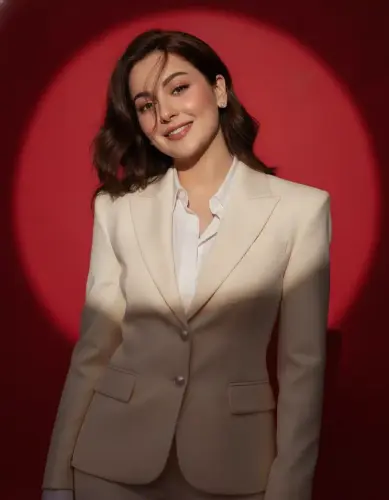 woman Spotlight Red 1782583241372.webp