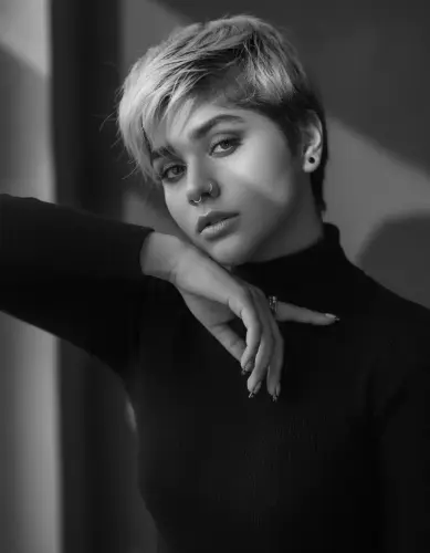 woman Bwstudio Studio 1782585564785.webp