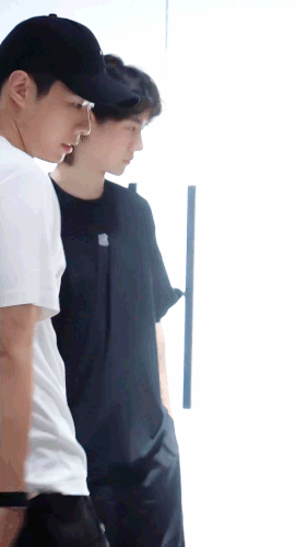 0084Oxrsgy1iegehugp9ng30rx1flb2b.gif