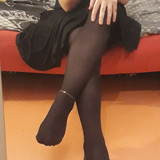 me blk tights crossed