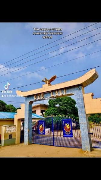 gate2.jpg