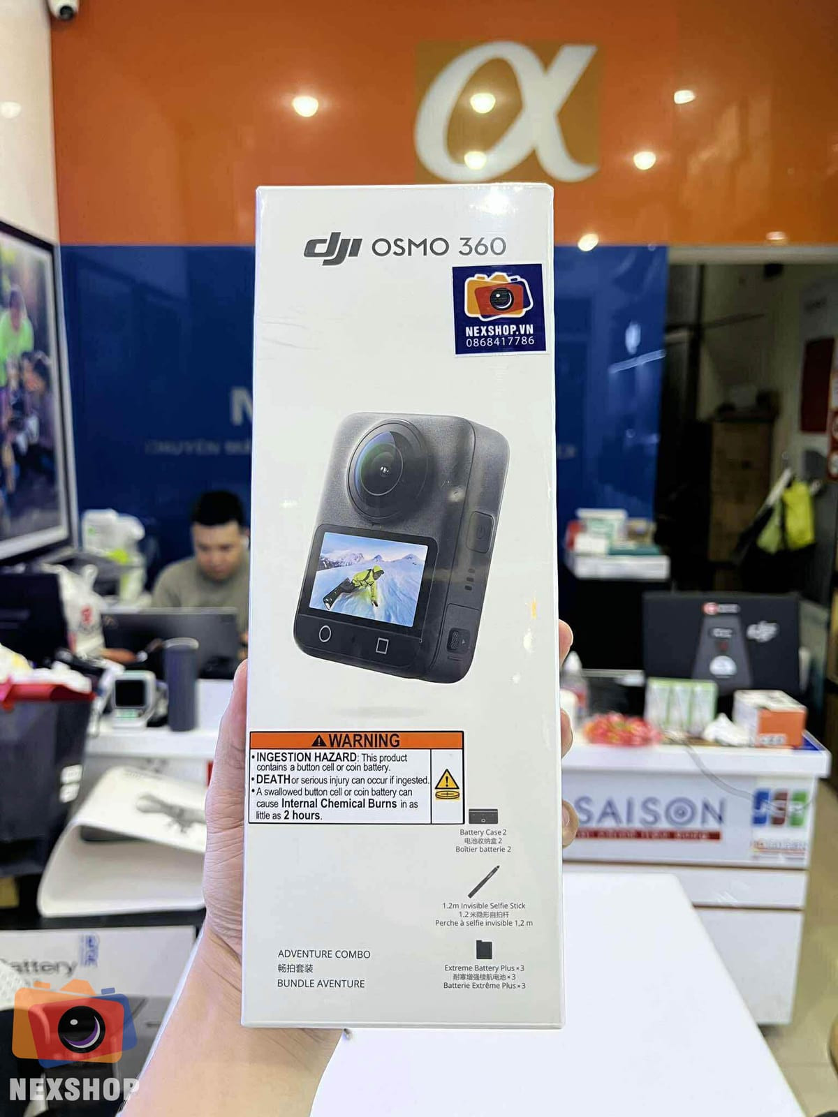 DJI Osmo 360 trên tripod, sẵn sàng ghi lại toàn cảnh.