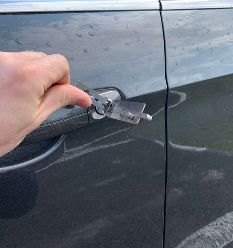 Vskrytie avtmobilej Ford bez povrezhdenij v Belgorode.jpg