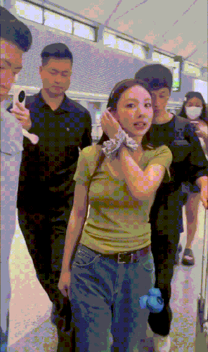 Nayeon 27 06 26.gif