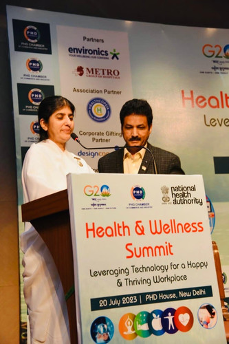 Sister BK Shivani and Dr Ranjeet Mehta in Health and wellness summit PHDCCI.jpg
