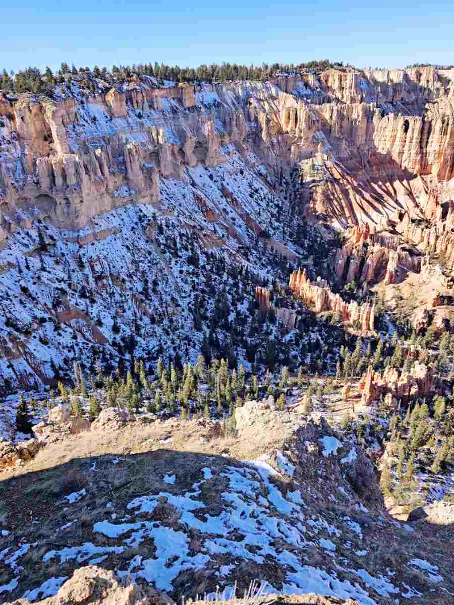 tuyết phủ trên bryce canyon
