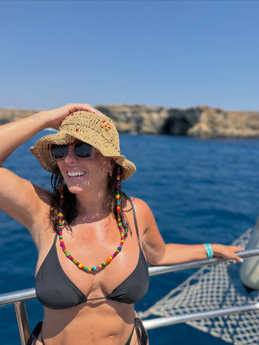 Photo by Anabel Pantoja on August 01, 2026. May be an image of hat, boat, houseboat, coast and text..jpg