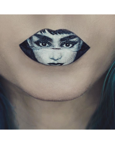 Makeup artist draws pop culture scenes on her lips and the result is fantastic 5ccbdfc70a238 880 bor.jpg