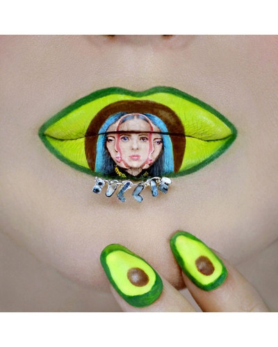 Makeup artist draws pop culture scenes on her lips and the result is fantastic 5ccbe23ba513c 880 bor.jpg
