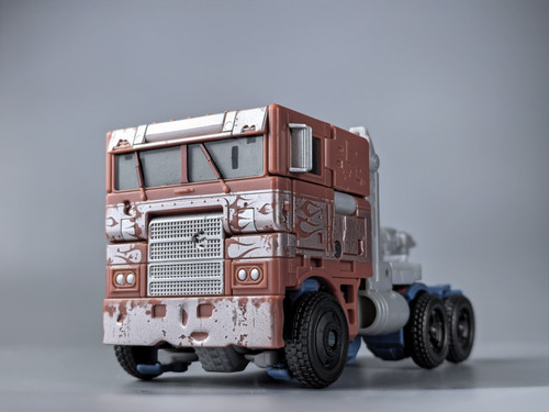 Transformers Studio Series Voyager Age Of Extinction Optimus Prime In Hand Images 13.jpg