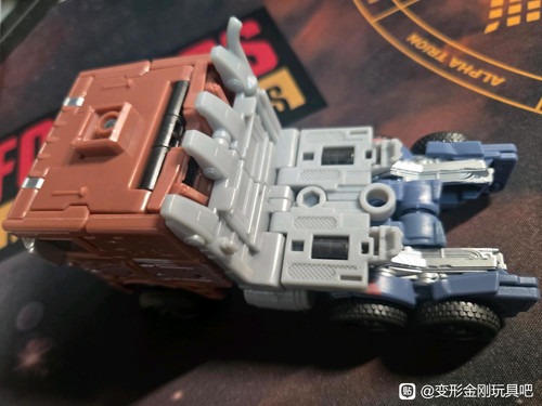Transformers Studio Series Voyager Age Of Extinction Optimus Prime In Hand Images 11.jpg