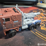 Transformers Studio Series Voyager Age Of Extinction Optimus Prime In Hand Images 8