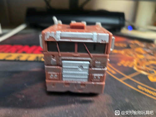 Transformers Studio Series Voyager Age Of Extinction Optimus Prime In Hand Images 9.jpg