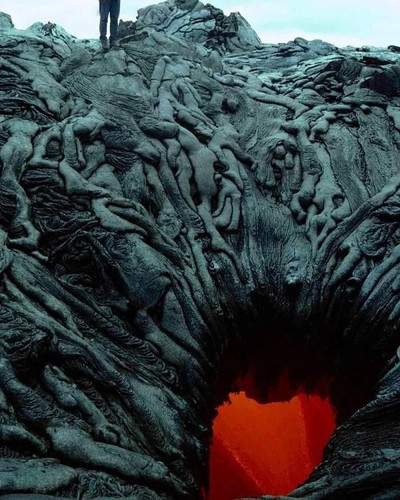 the portal to hell located in kamokuna national volcano v0 rqgoeg7hqyn71.jpg