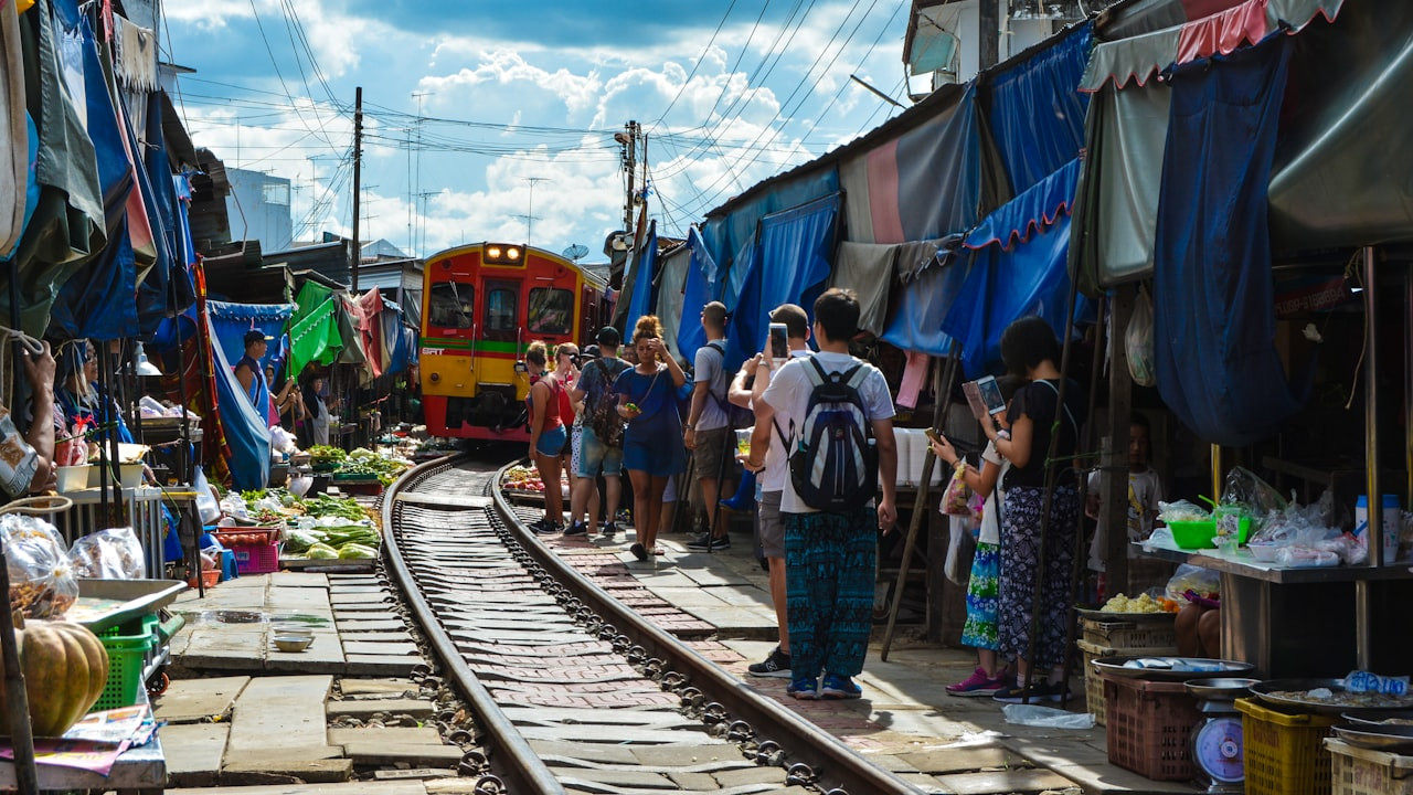 Thailand Night Train Guide — Routes, Classes, and Where to Stay When You Arrive