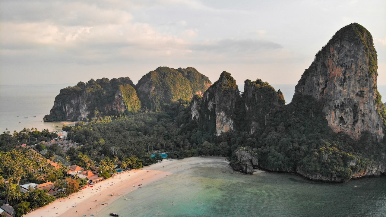 Railay Beach Hotels Krabi — How to Get There and Where to Stay