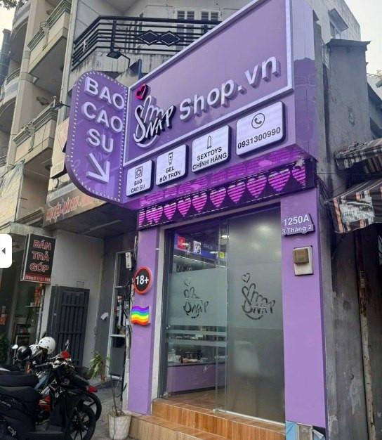 Mặt tiền trụ sở chính Snapshop 1250A Đường 3 Tháng 2, Quận 11, TP.HCM — bảng hiệu tím Snapshop.vn
