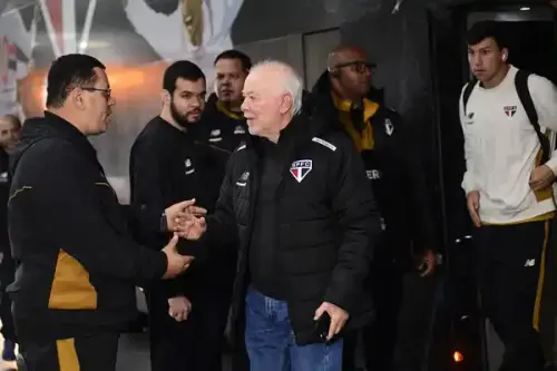 São Paulo avalia novos rumos: Rafinha e Edmilson em pauta na busca por executivo de futebol