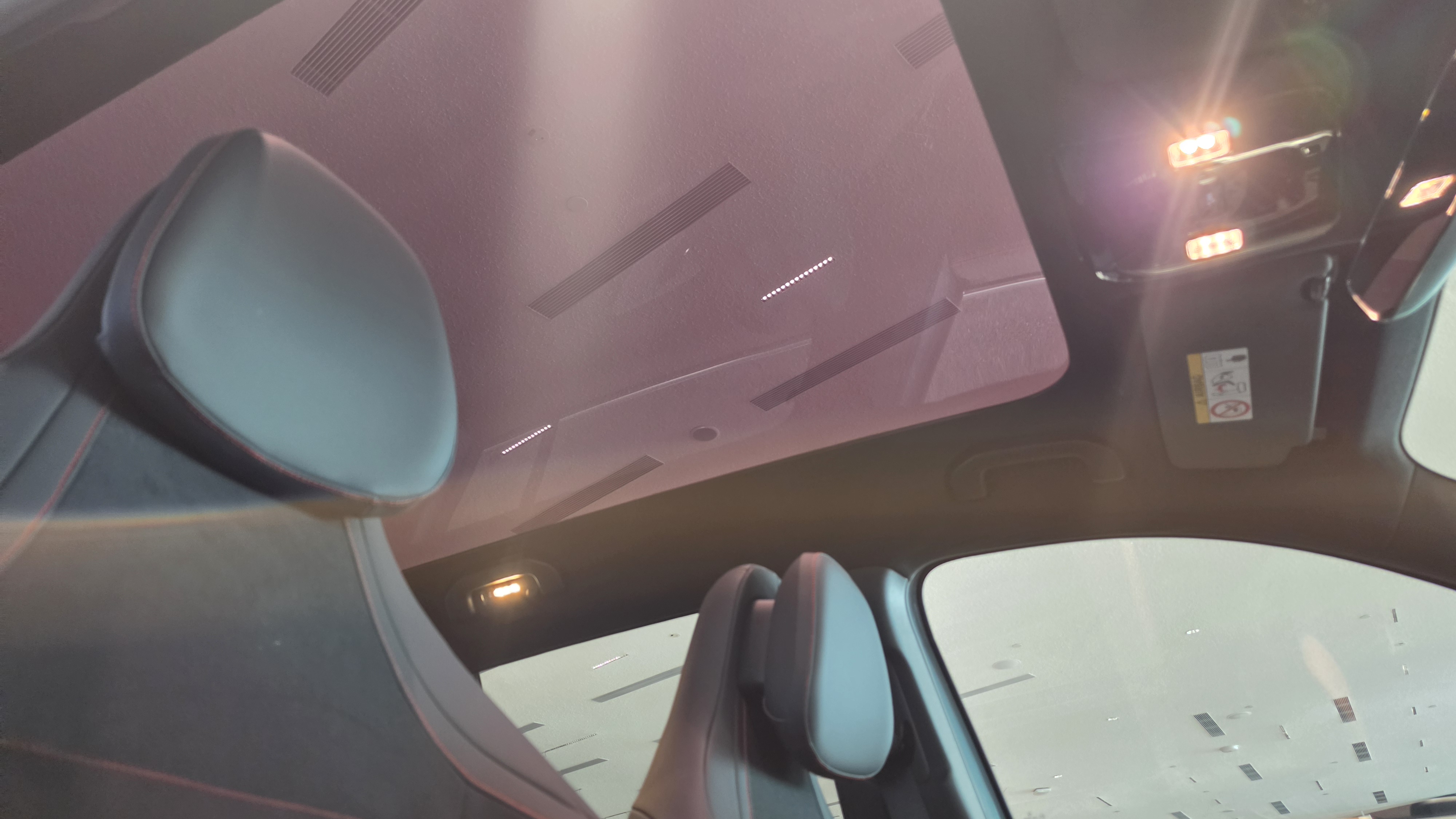 Mercedes-Benz GLB SKY CONTROL electrochromic panoramic sunroof technology