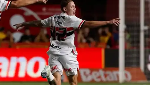 NOVIDADE! Lateral retorna aos treinos e é novamente avaliado pela comissão técnica do São Paulo