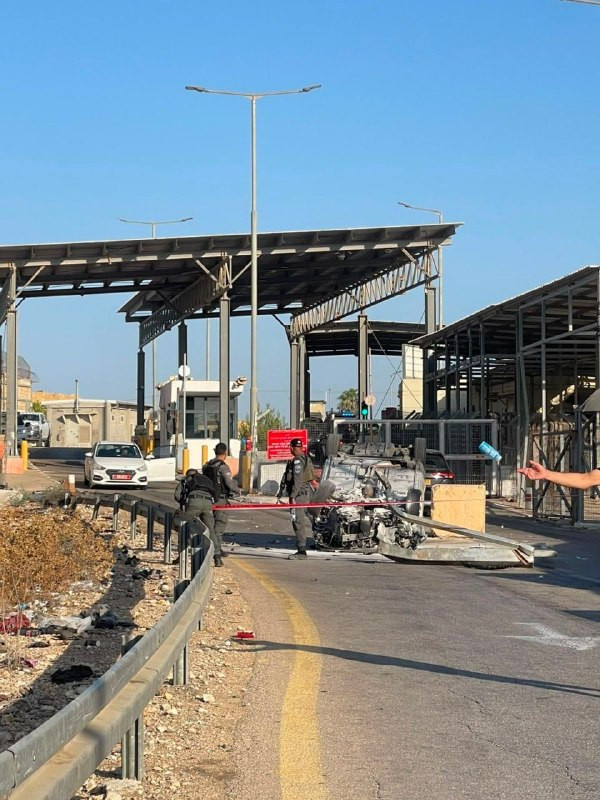 إغلاق حاجز الجيب العسكري شمال غرب القدس صباح اليوم بالاتجاهين، بعد اصطدام مركبة ببوابة الحاجز وانقلابها....