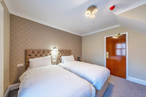 Boutique Hotel Near River Thames – Enjoy a Relaxing Riverside Stay.jpg