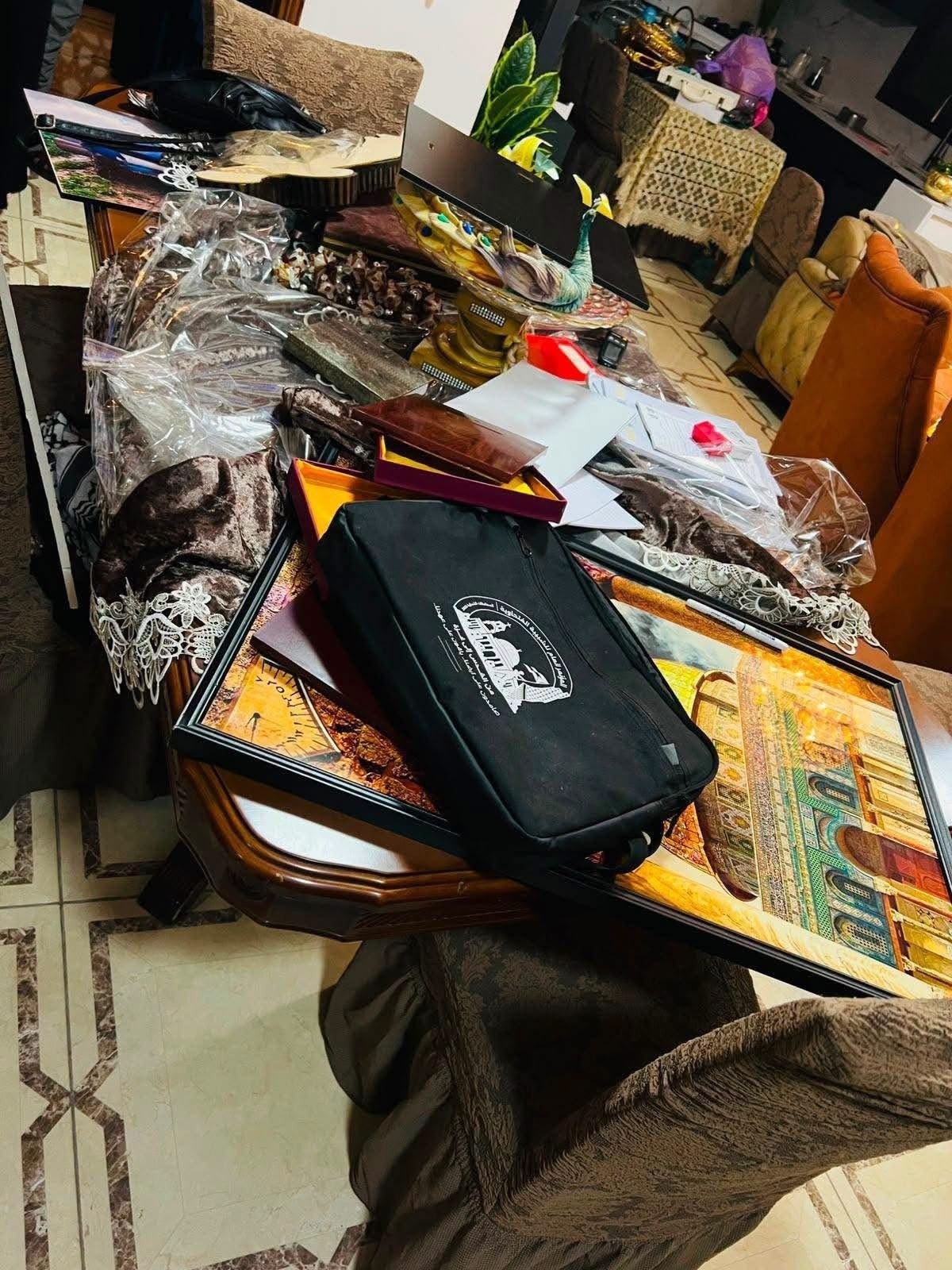 آثار التخريب الذي خلّفته قوات الاحتلال عقب مداهمة منزل رئيس هيئة مقاومة الجدار والاستيطان، مؤيد شعبان، في طولكرم...