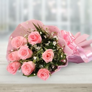 Pink Petal Paradise: Captivating 8 Roses Bunch.png
