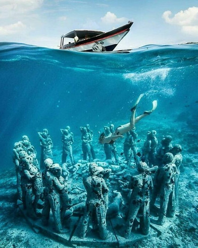 Stunning Underwater Sculpture Jason deCaires Taylor 69e20bf3f214d jpeg 700.jpg