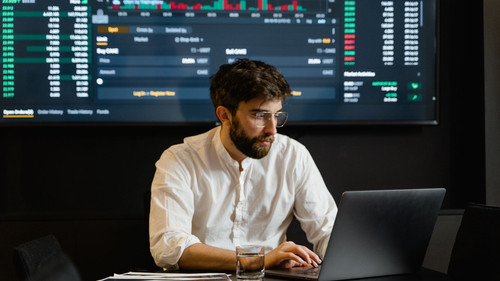 Build a Brighter Financial Future with Straddleco's Global Investors Club.jpg