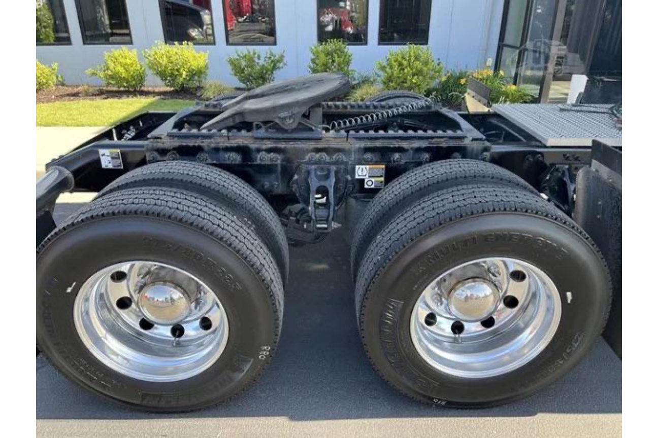 Photo 2 of Peterbilt 579