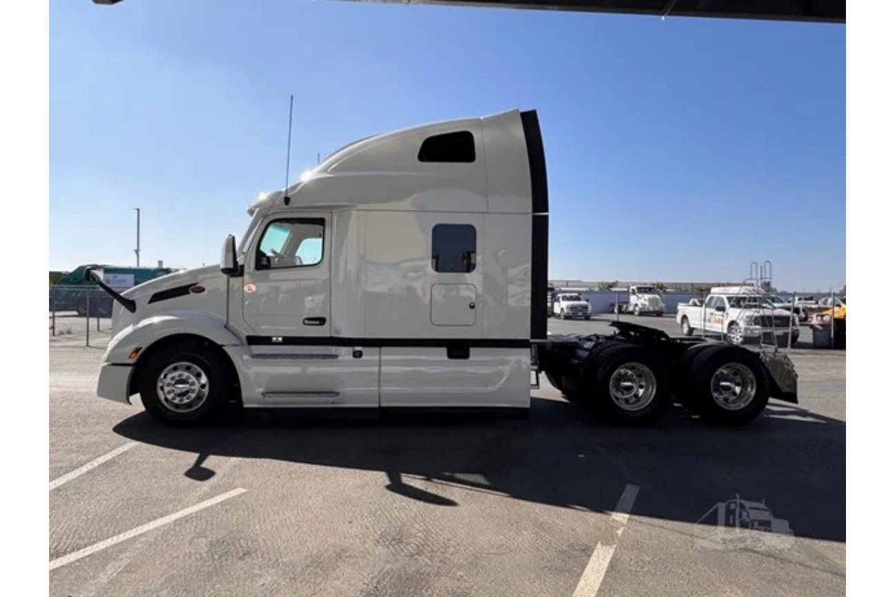 Photo 3 of Peterbilt 579