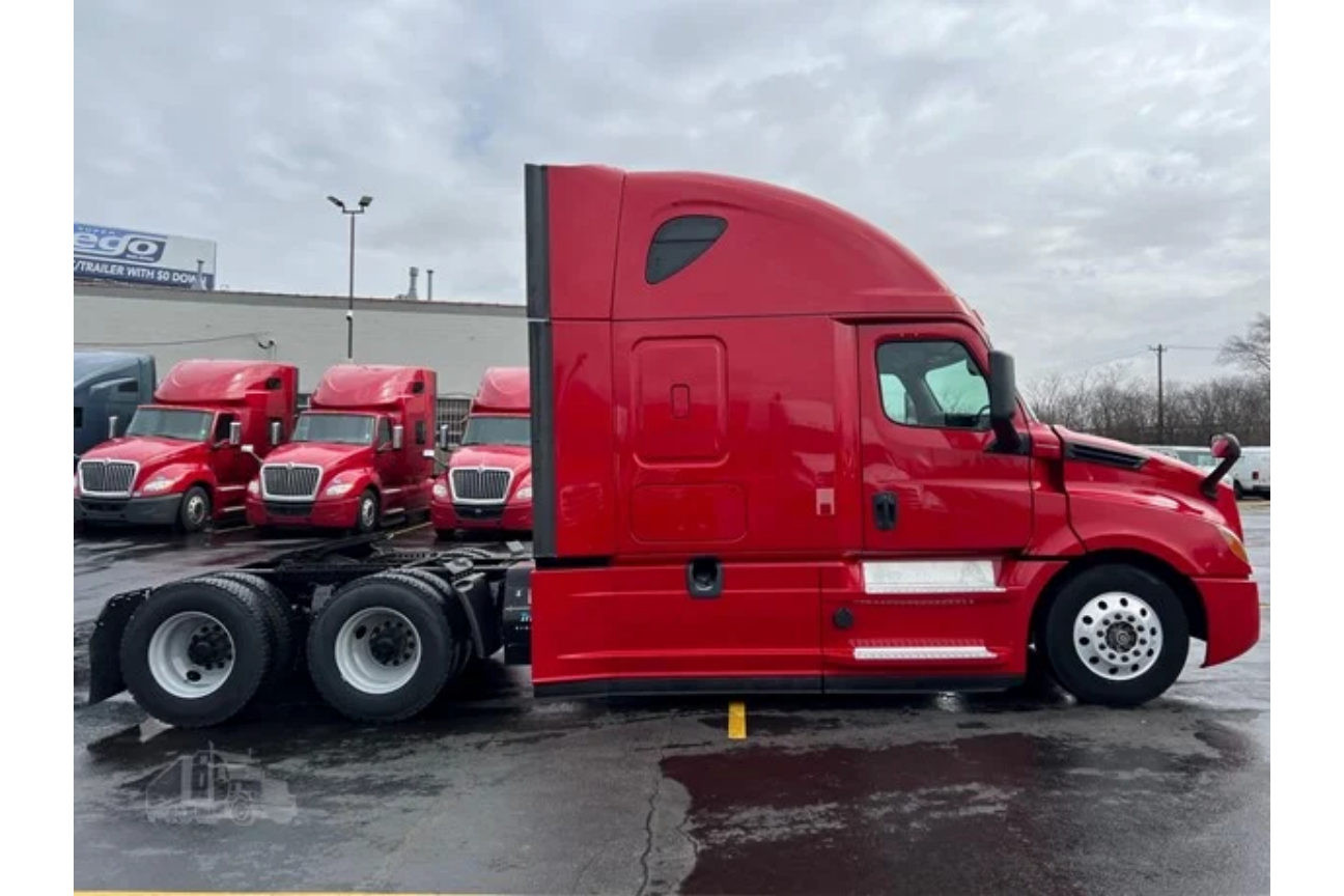 Photo 3 of Freightliner Cascadia 126