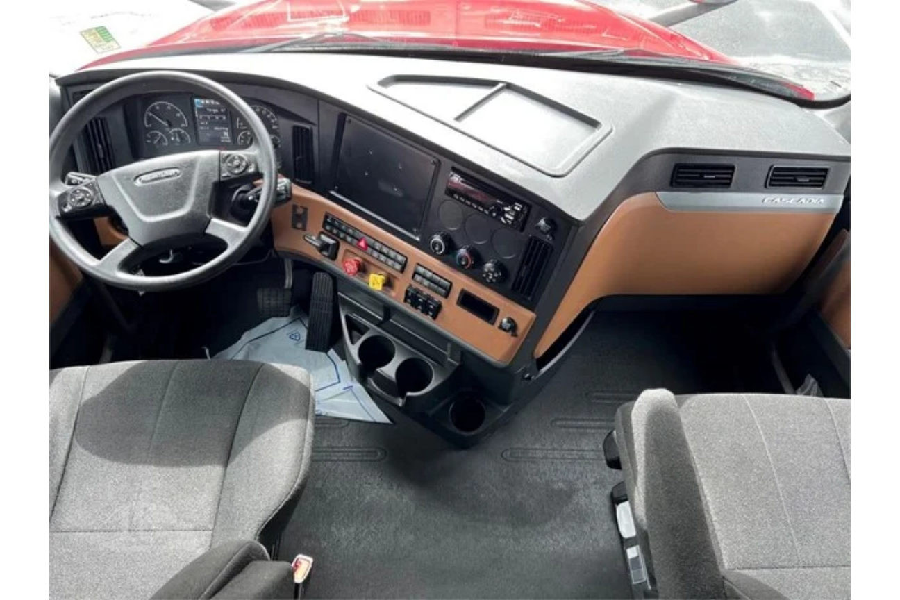 Photo 5 of Freightliner Cascadia 126