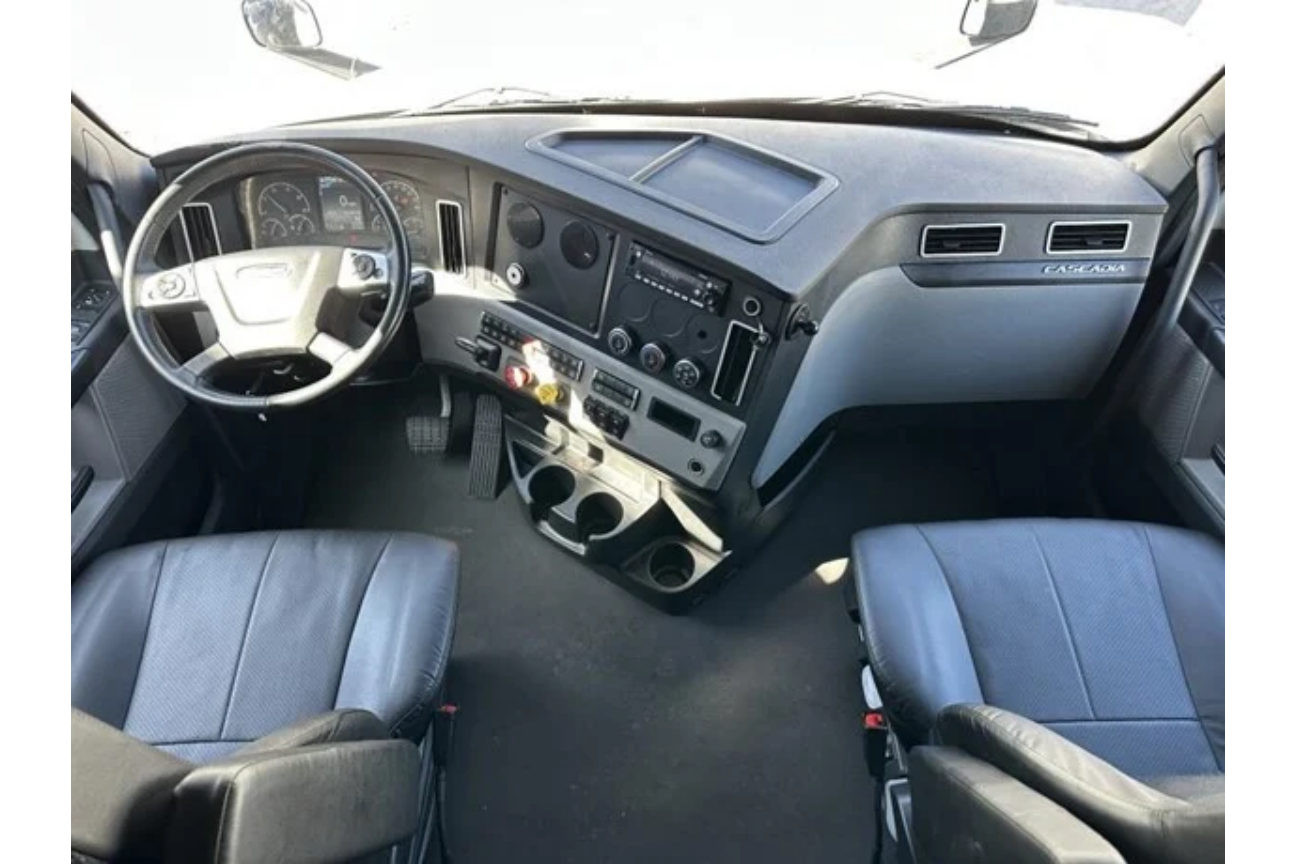 Photo 3 of Freightliner Cascadia 126