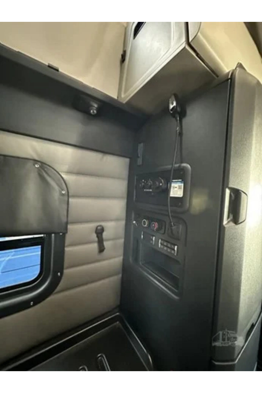 Photo 5 of Freightliner Cascadia 126