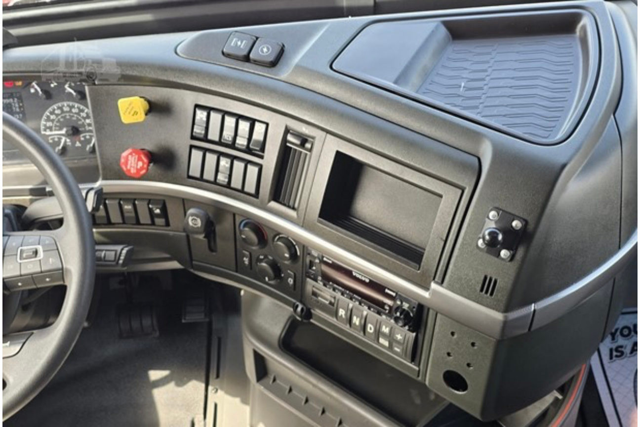 Photo 5 of Volvo VNL64T760