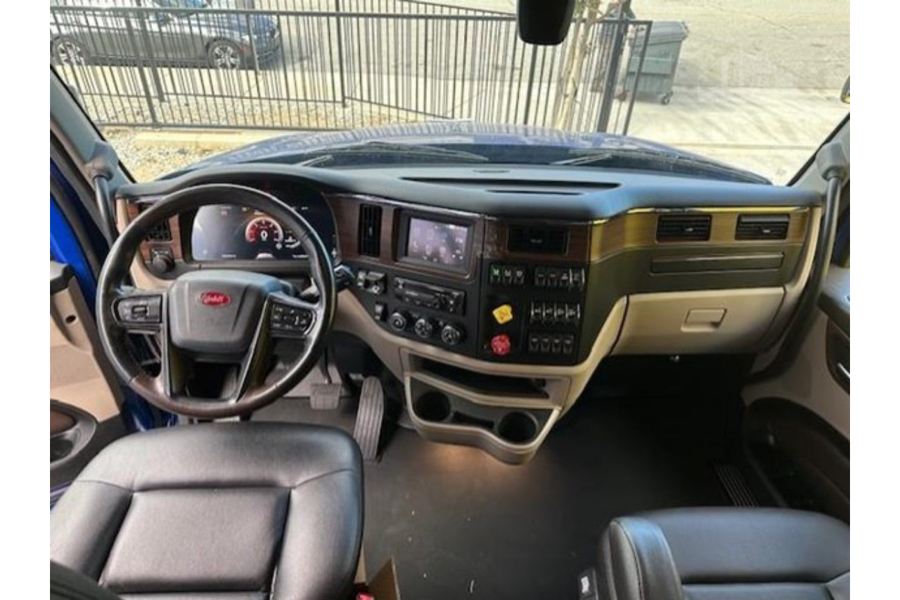 Photo 5 of Peterbilt 579