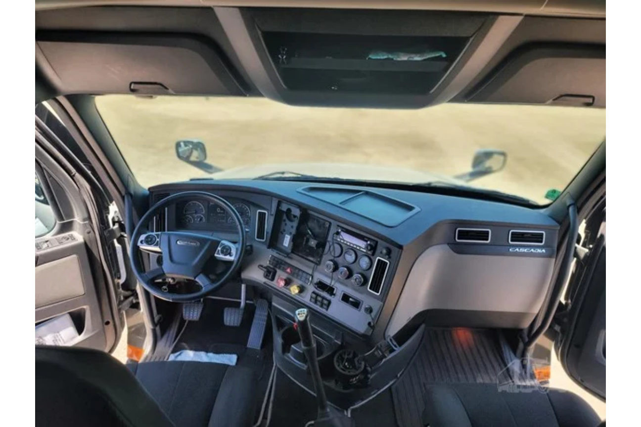 Photo 5 of Freightliner Cascadia 126
