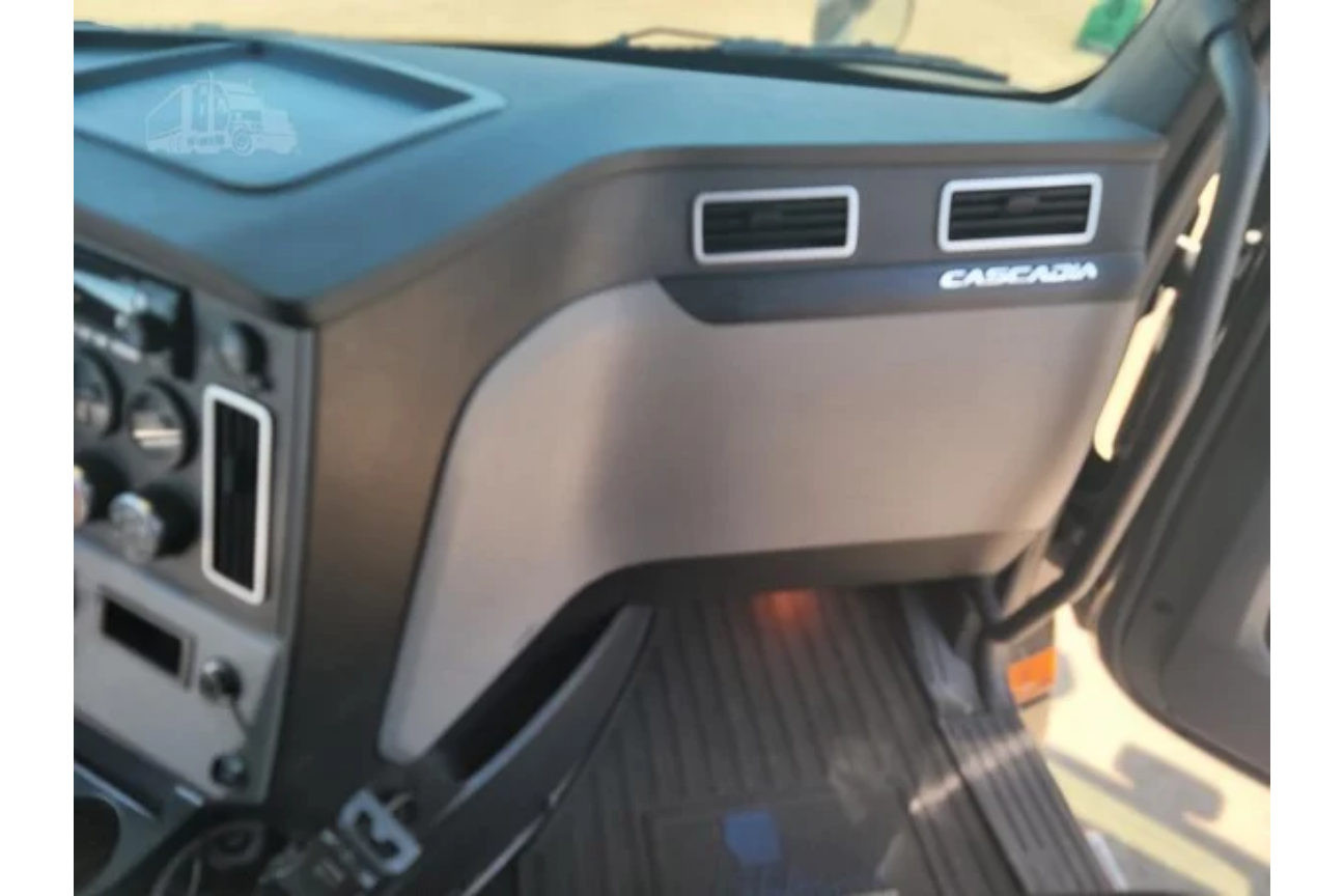 Photo 6 of Freightliner Cascadia 126