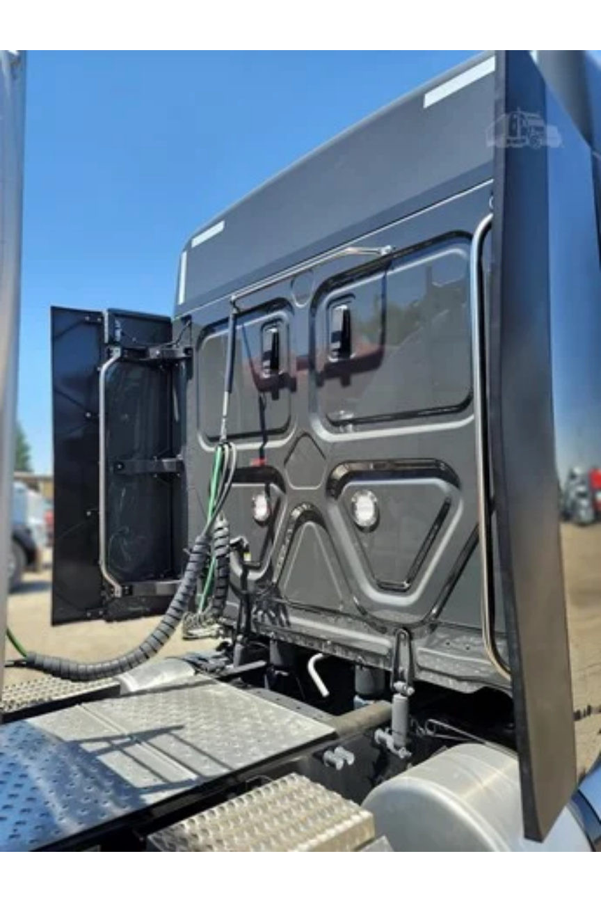 Photo 3 of Freightliner Cascadia 126