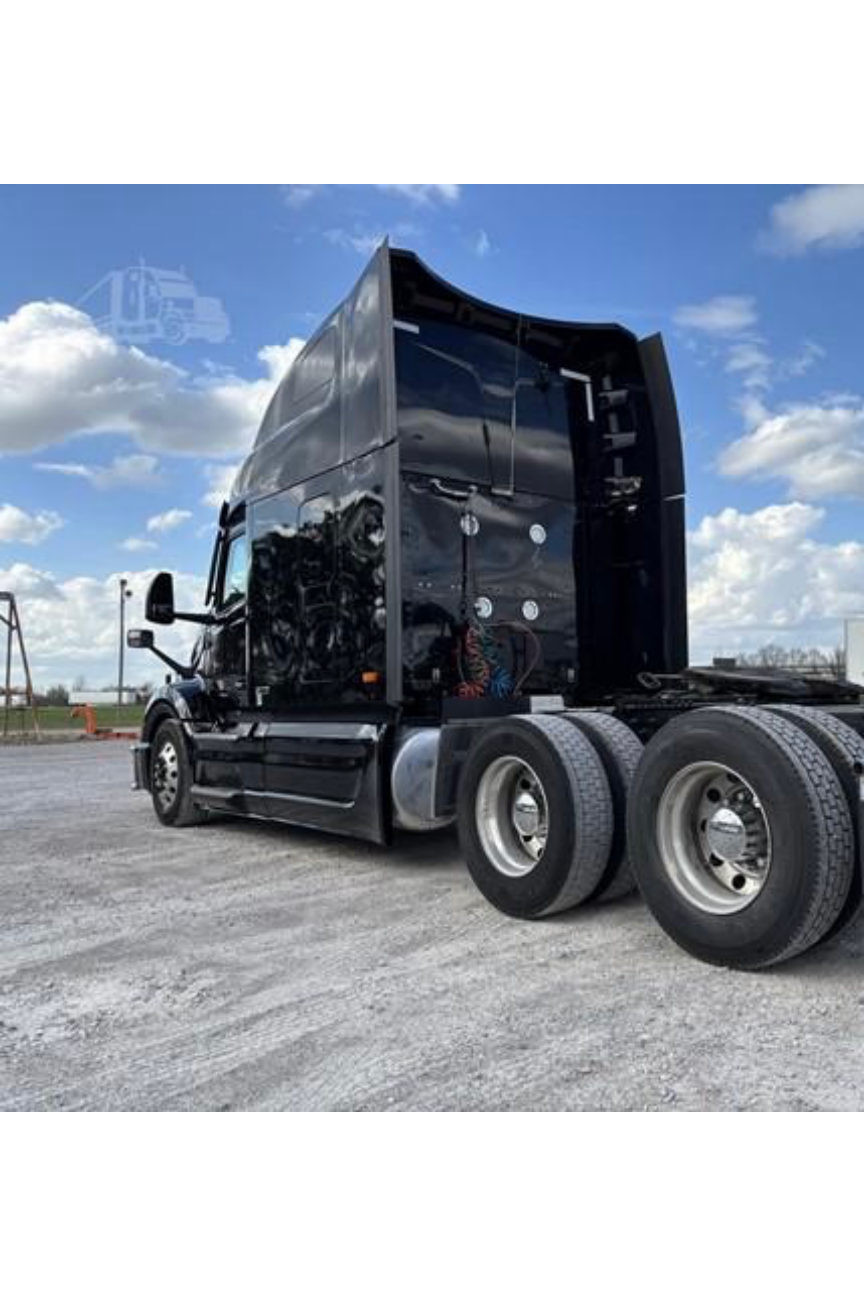 Photo 2 of Peterbilt 579