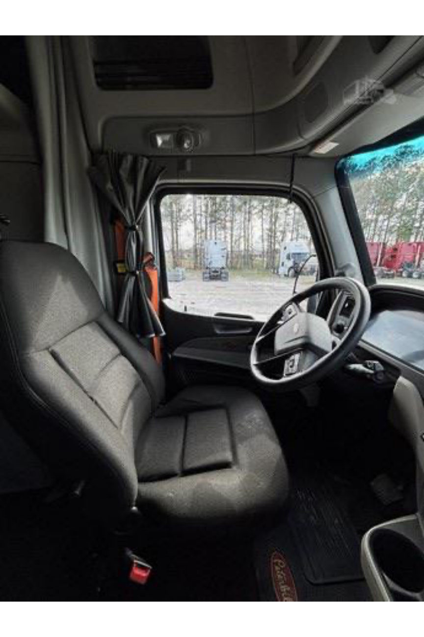 Photo 4 of Peterbilt 579