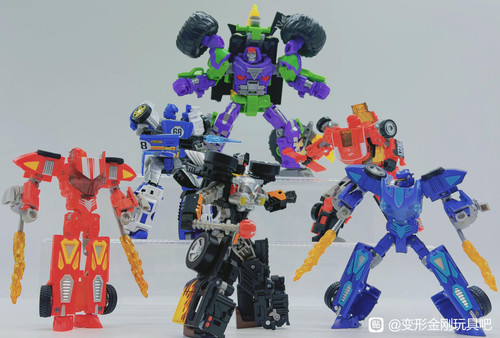 Transformers Collaborative Monster Jam Grave Digger In Hand Images 04