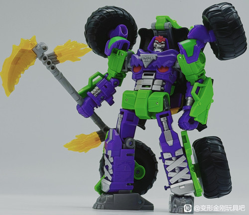 Transformers Collaborative Monster Jam Grave Digger In Hand Images 03